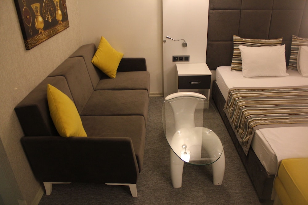 Family Quadruple Room photo 3