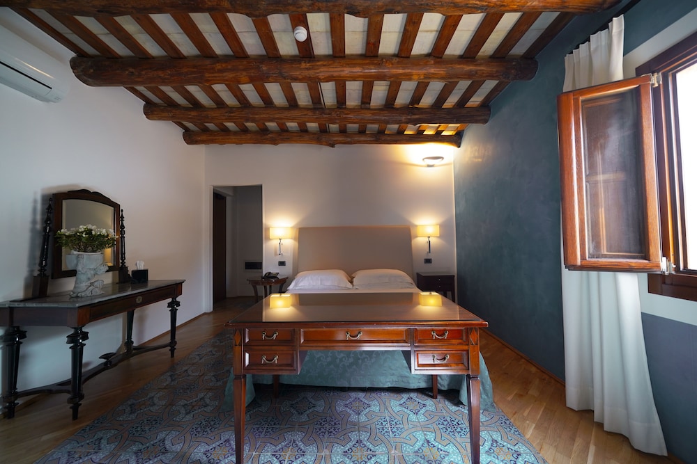 Deluxe Suite - Photo 5