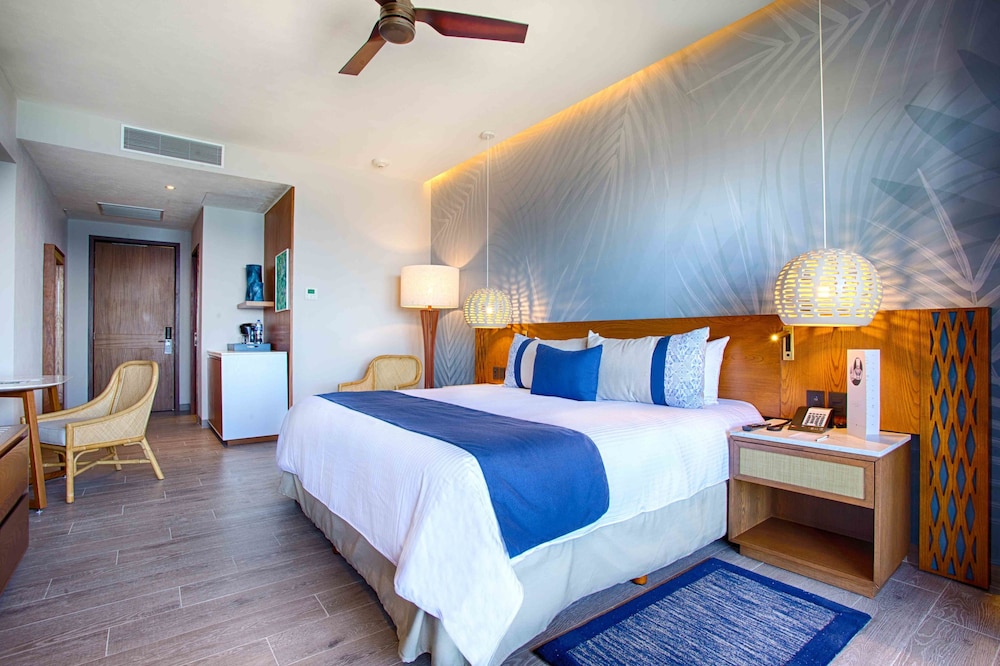 Allure Room, 1 King Bed, Adults Only (Jungle View) - Photo 1