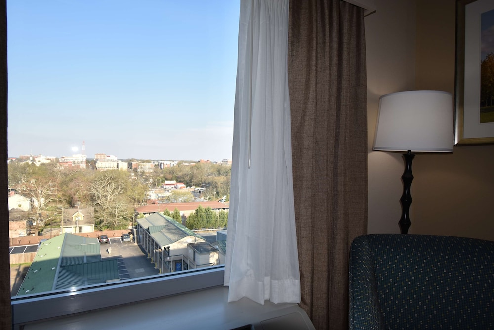 Standard Room, 2 Queen Beds, Non Smoking, Refrigerator & Microwave (Main Tower) - Photo 3