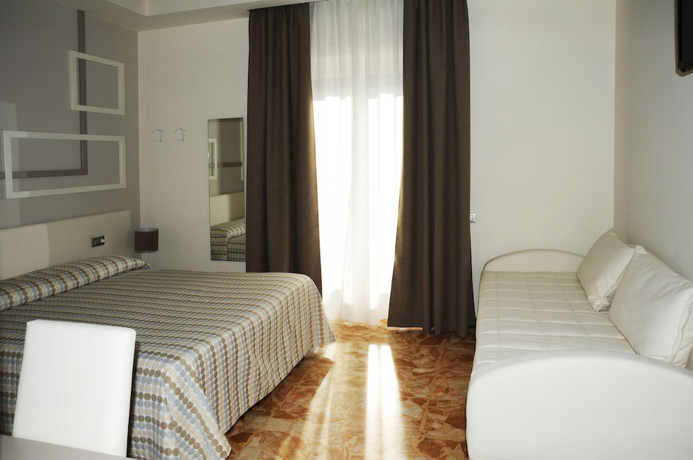 Quadruple Room, 1 Bedroom - Photo 2