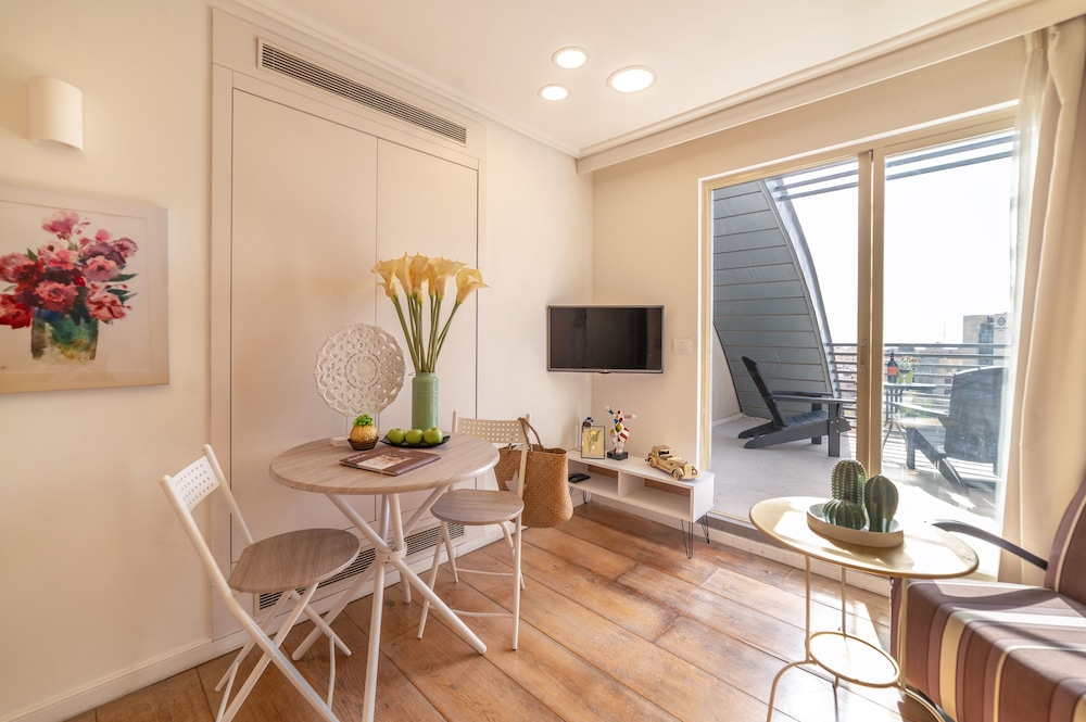 Deluxe Double or Twin Room, Balcony photo 3