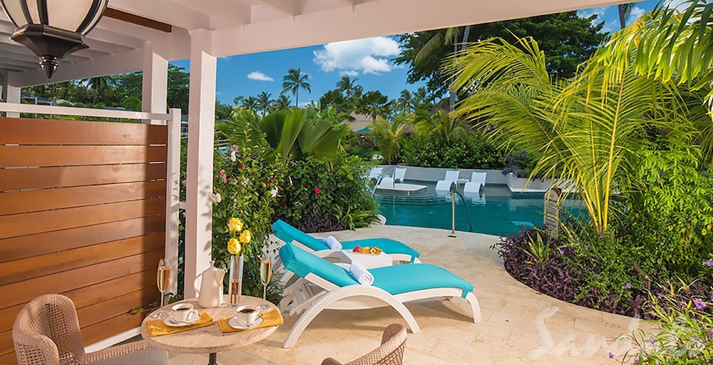 Club Room, 1 Bedroom, Garden View (Crystal Lagoon Walkout Swim-up)