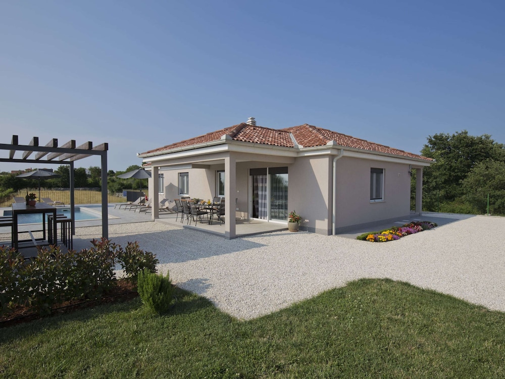 Villa photo 1