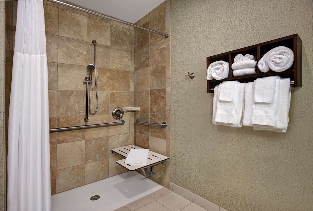 Room, 1 King Bed, Accessible, Non Smoking - Photo 6