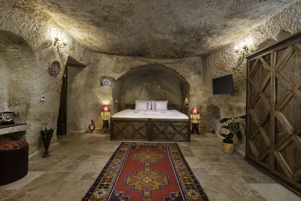 Superior Suite - Photo 12