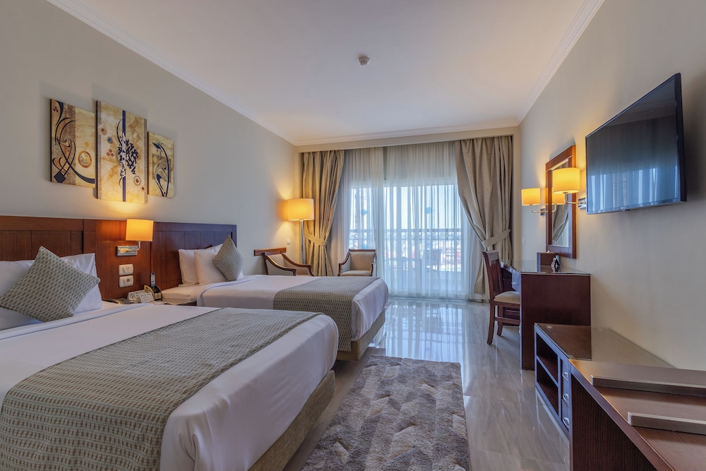 Select Room with Sea View thumbnail 6