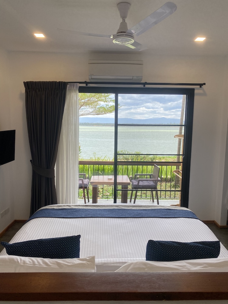 Double or Twin Room, River View (Upper Floor) - Photo 8