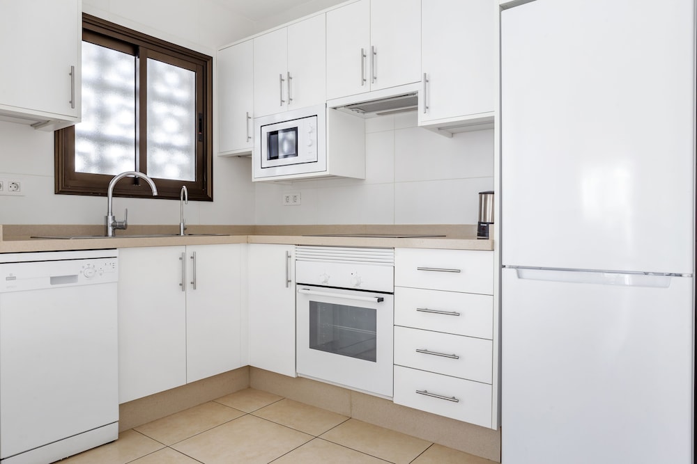 Apartment, 2 Bedrooms - Photo 2