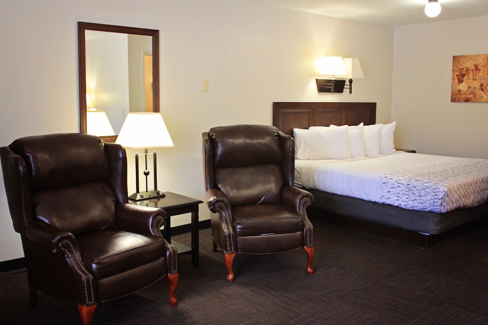 Deluxe Room, 1 King Bed photo 1