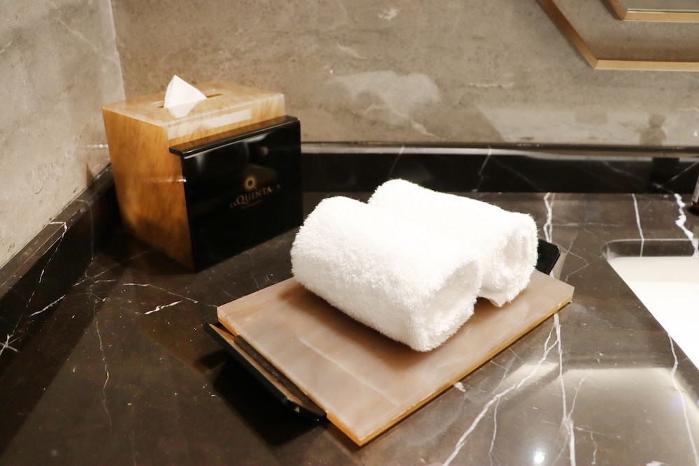 Executive Room, Multiple Beds, Non Smoking - Photo 9