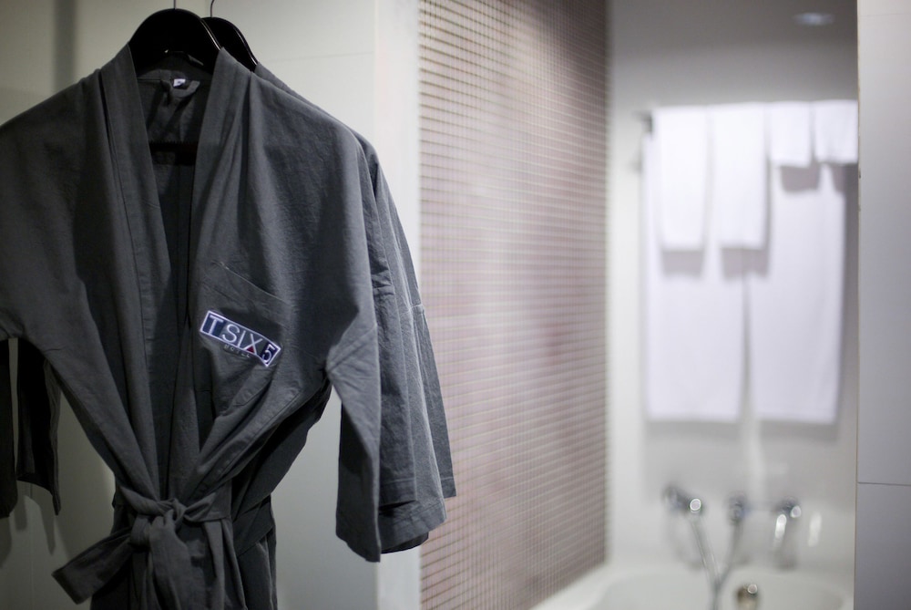 Deluxe Room - Photo 11