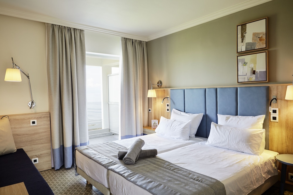 Classic Double Room Single Use (Sea Side) photo 3