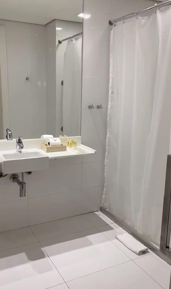 Executive Double Room, 1 Queen Bed, Accessible photo 3