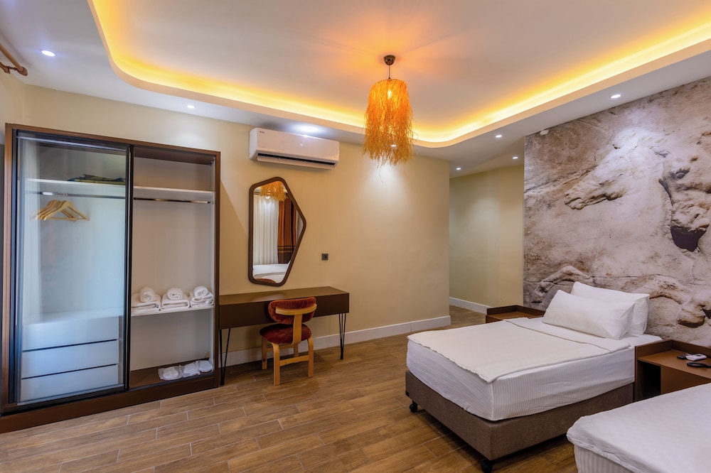 Deluxe Triple Room, Pets Allowed, Vineyard View