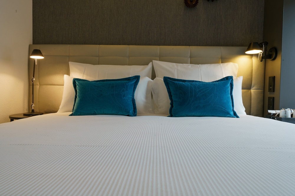 Comfort Room (with king- or queensize bed and view)