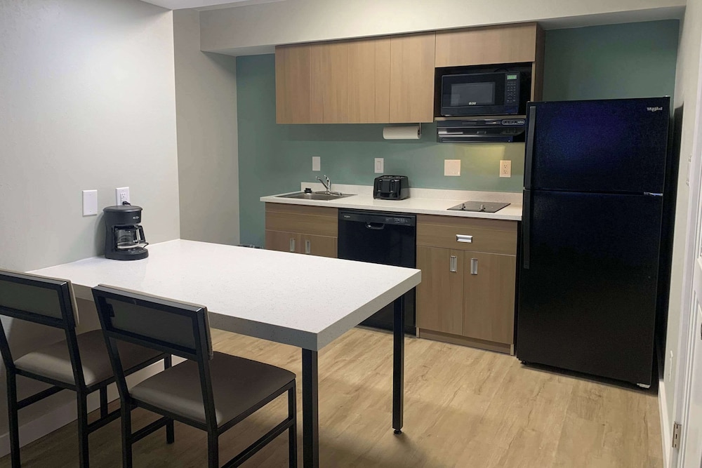 Suite, Multiple Beds, Non Smoking - Photo 1