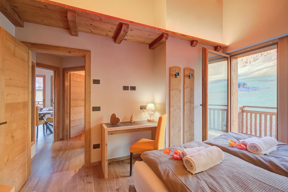 Family Apartment, Multiple Bedrooms, 2 Bathrooms (Blu Genziana Ski In 10 m)