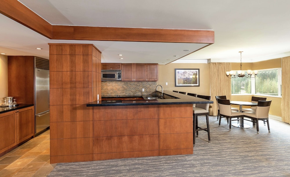 Suite, 2 Bedrooms (The Mountain Suite, 2 King Beds)