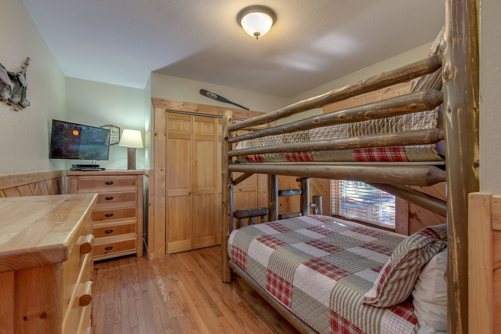 Studio (4 Bedrooms)