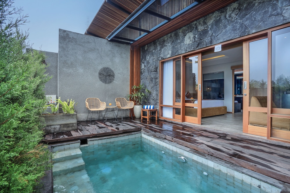 One Bedroom Private Heated Pool Villa - Photo 3