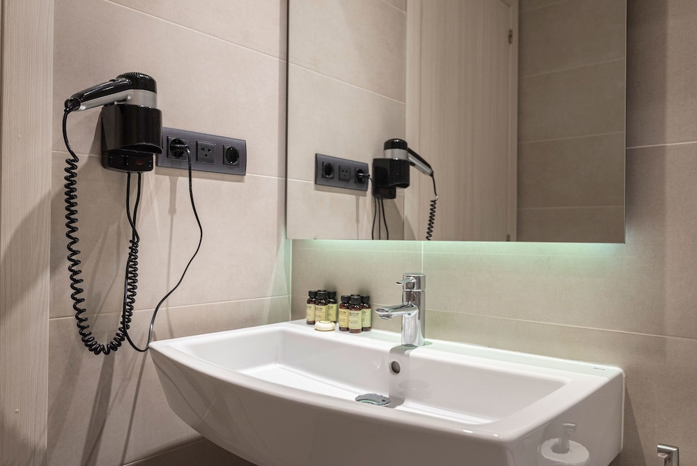 Triple Room, City View (1 cama doble+1 single) photo 2