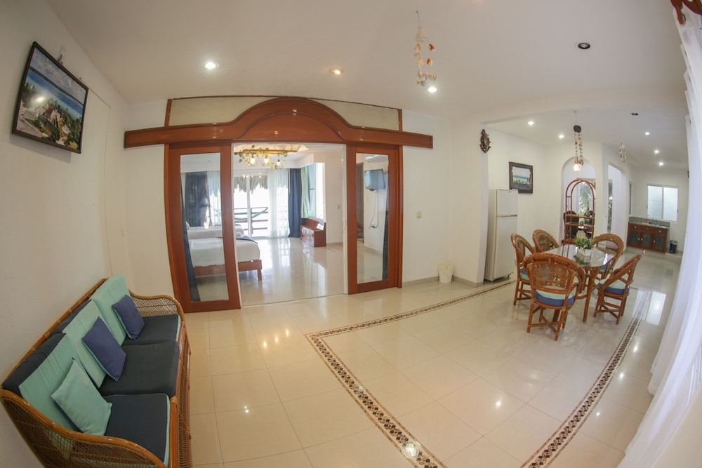 Family Suite, Lagoon View photo 3