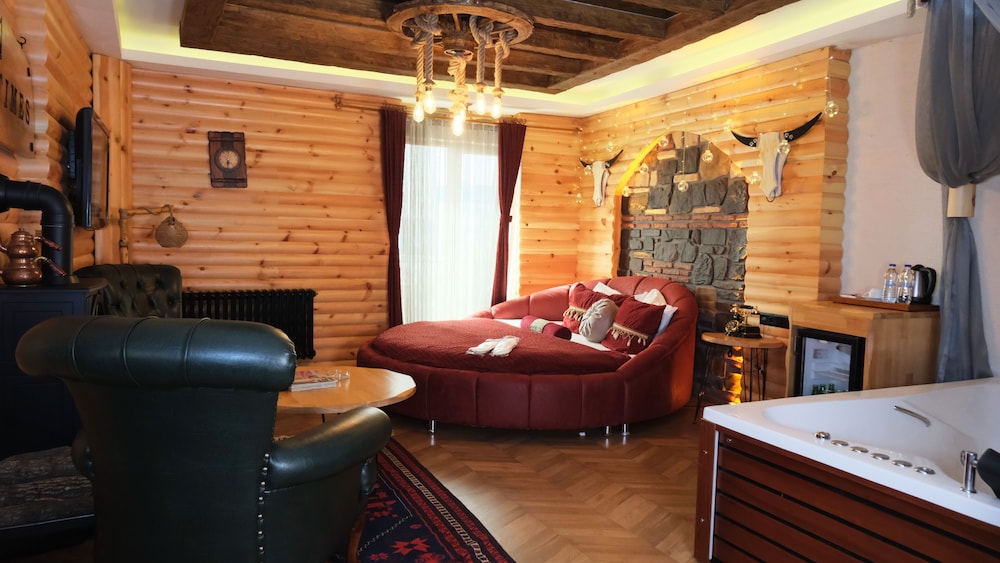 Deluxe Tree House photo 1