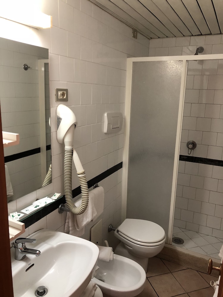 Standard Single Room - Photo 5