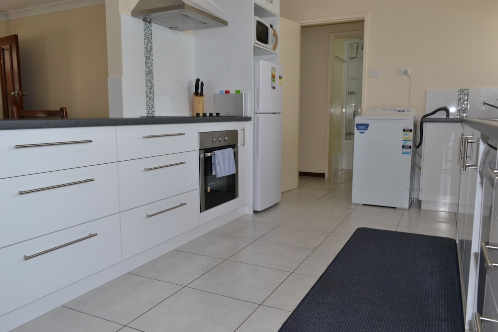 Three-Bedroom Apartment - Photo 5