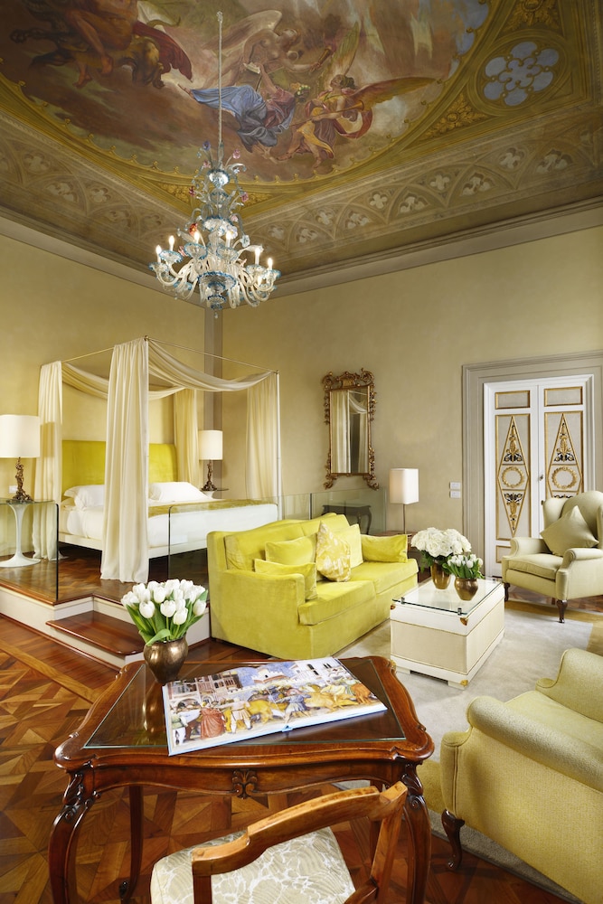 Suite (Open Space 103)