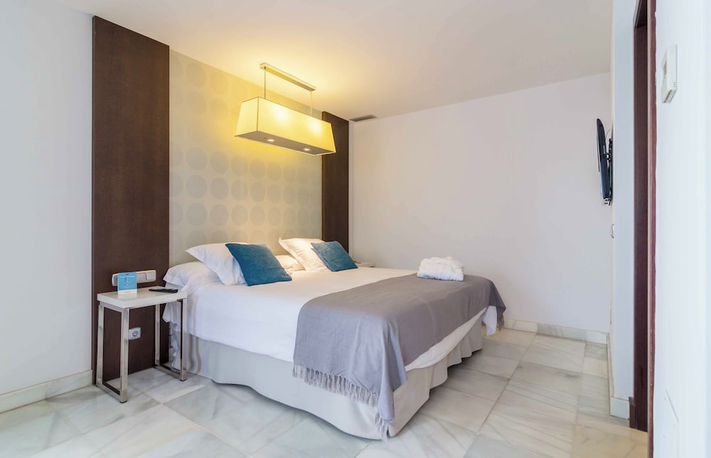 Classic Room, 1 Queen Bed photo 2