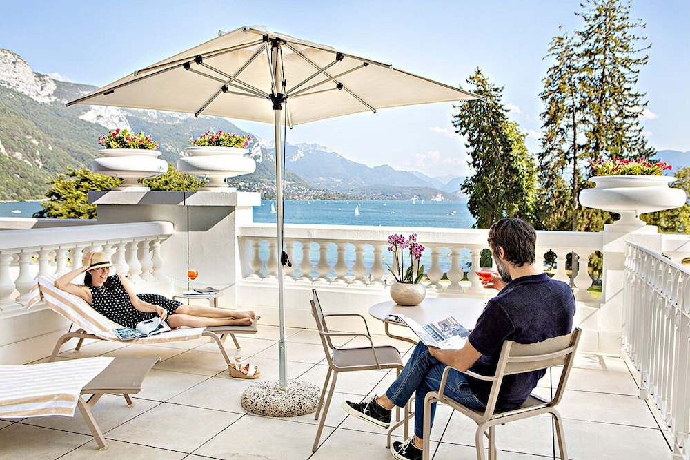 Deluxe Lake Terrace Room - with spa access on reservation
