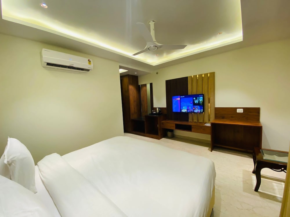 Deluxe Double Room, City View photo 3