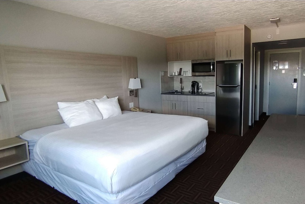 Room, 1 King Bed, Non Smoking (Efficiency) - Photo 1