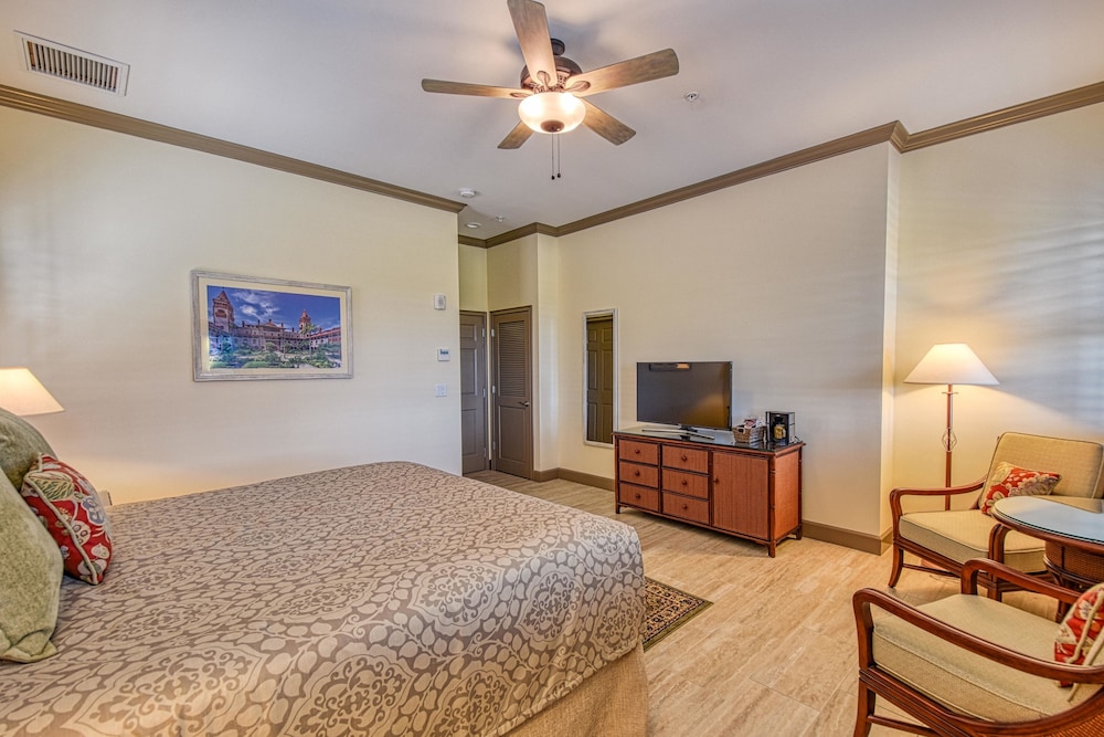 Premium Room, 1 King Bed, Balcony, Courtyard View