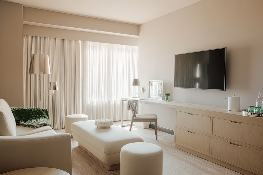 Suite, 1 King Bed with Sofa bed (Timeless) - Photo 4