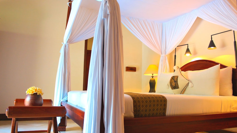 Three Bedroom  Villa with Private Pool - Photo 3