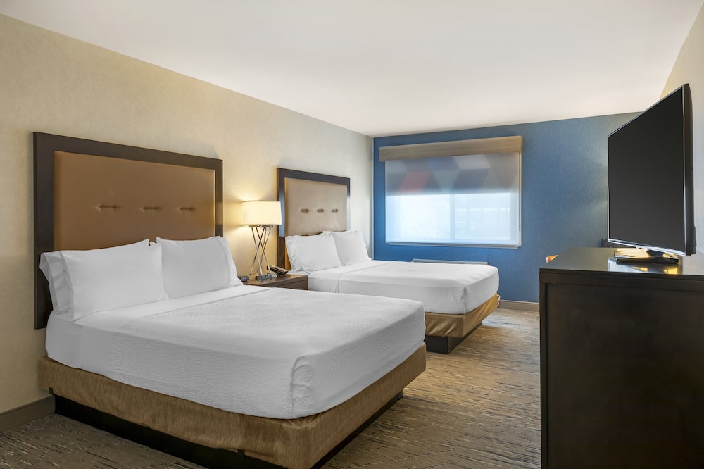 Standard Room, 2 Queen Beds - Photo 4
