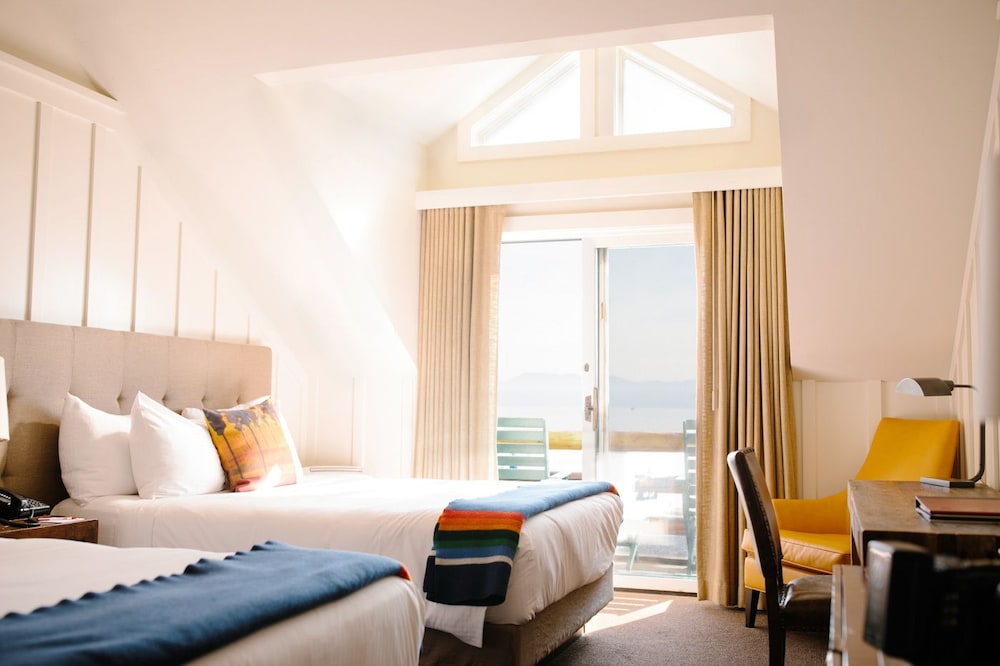 Lakefront Room, 2 Queen Beds, Balcony photo 2