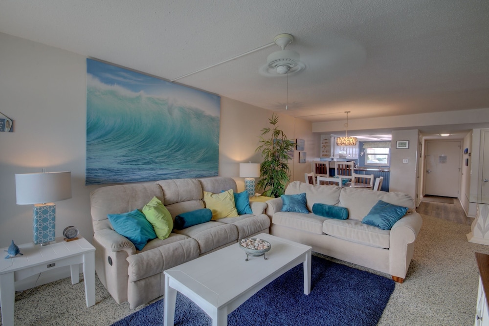 Condo, 2 Bedrooms
