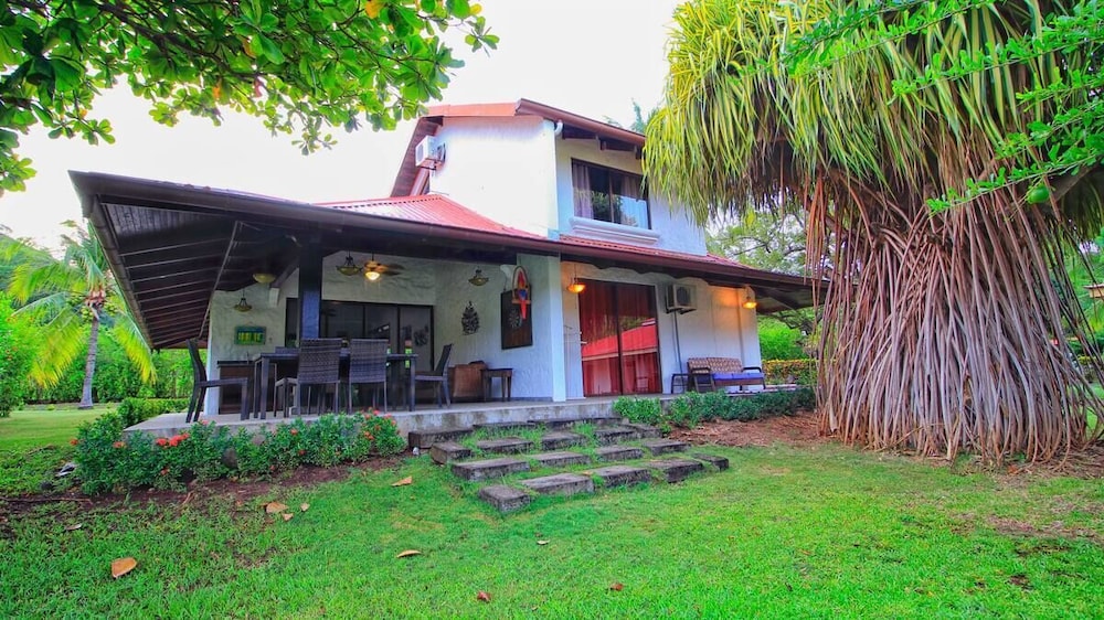 Family Villa, 4 Bedrooms, Garden View photo 2