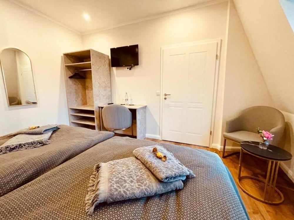Deluxe Double Room, 1 Queen Bed, Non Smoking, City View