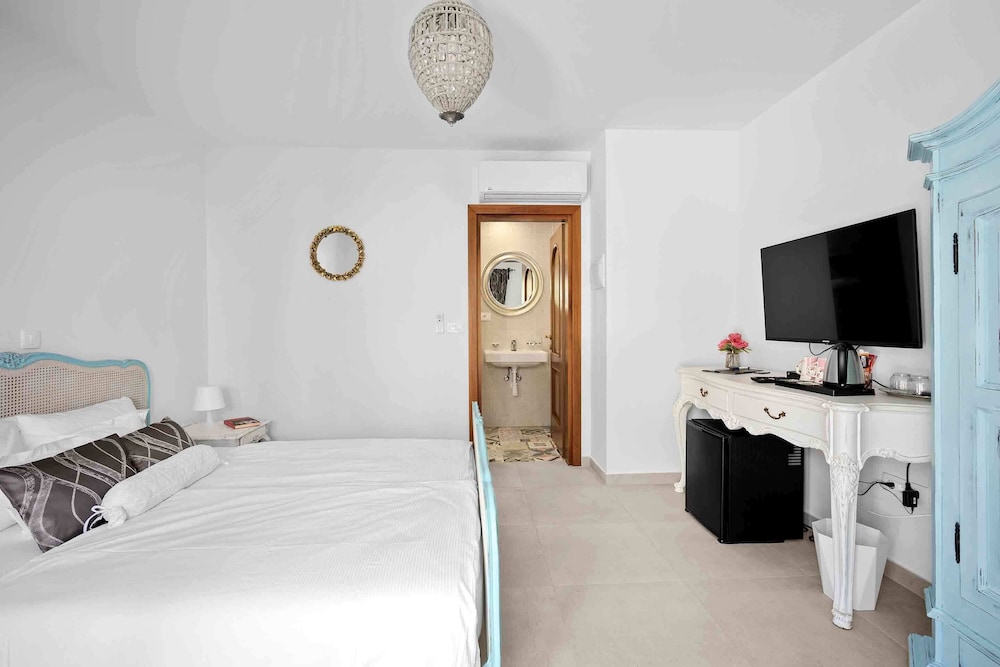 Senior Double Room, 1 Queen Bed, Garden View photo 1