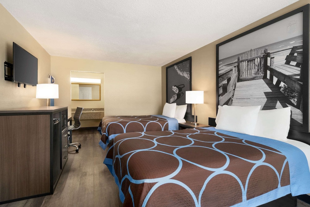 Room, 2 Double Beds, Non Smoking - Photo 4