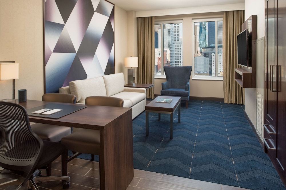 Suite, City View (2 Room, 2 Queen Beds and 1 Sofabed) thumbnail 5