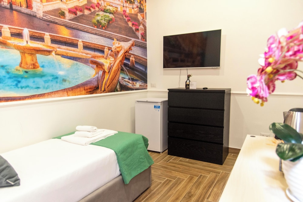 Room Spagna, single occupancy, AC/Heat, non-smoking, private bathroom