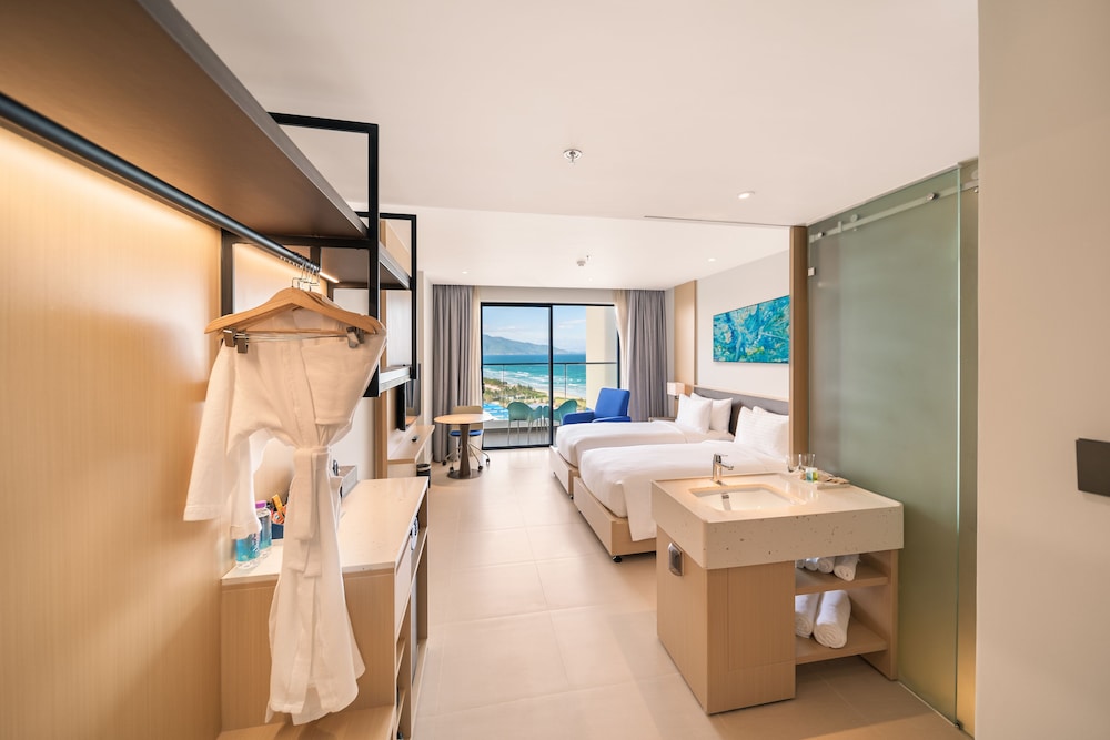 Deluxe Twin Room with Seaview - Photo 2