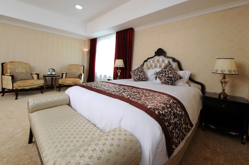Alpha Junior Suite