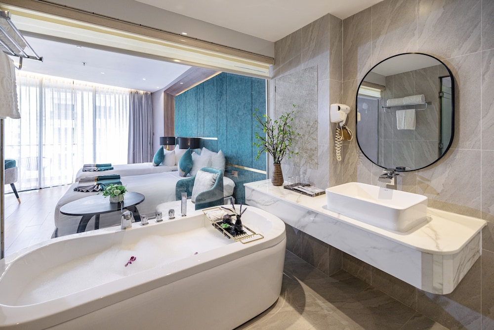 Premium Twin Room, Partial Ocean View